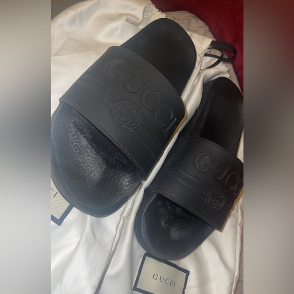 GUCCI Rubber Logo Slide Sandals - Picture 2 of 9